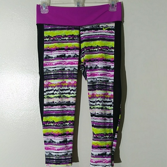 Nike Pants - *SALE* NIKE SOLAR WIND HYDRO CAPRIS leggings sz S